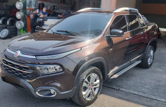 FIAT TORO 2.4 16V MULTIAIR FLEX VOLCANO AT9 FIAT TORO 2.4 16V MULTIAIR FLEX VOLCANO AT9